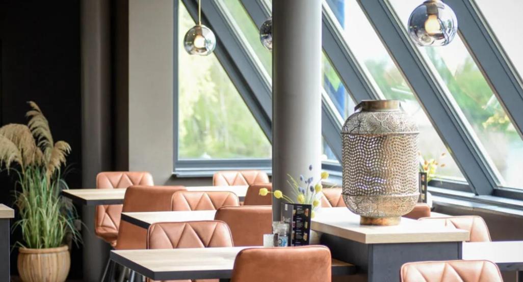 Ruime 5-Persoons Chalet Aan Het Bergumermeer Suameer Bagian luar foto
