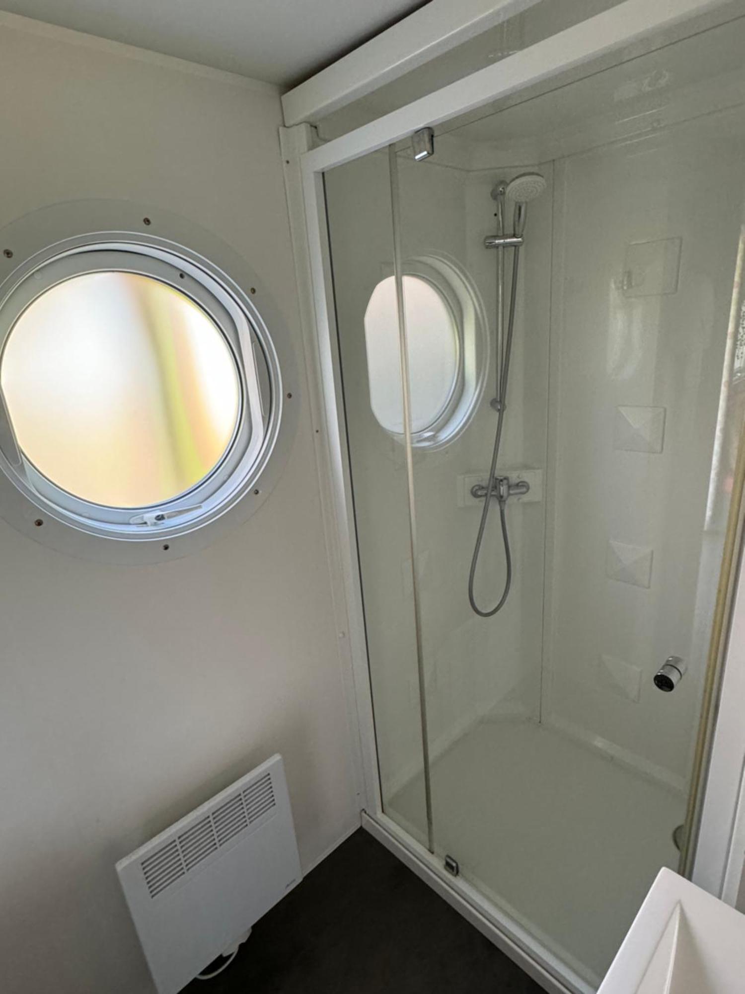 Ruime 5-Persoons Chalet Aan Het Bergumermeer Suameer Bagian luar foto