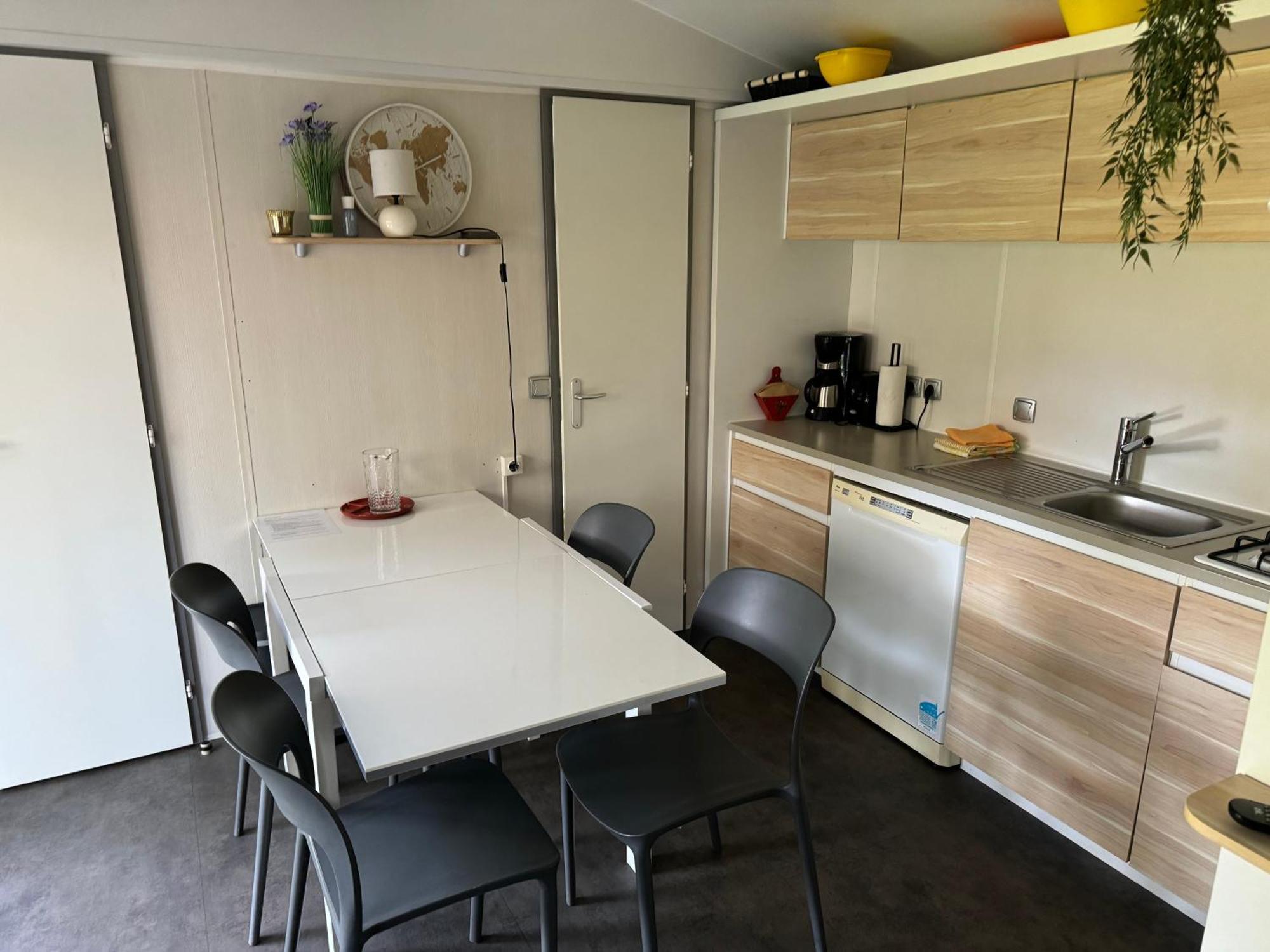 Ruime 5-Persoons Chalet Aan Het Bergumermeer Suameer Bagian luar foto